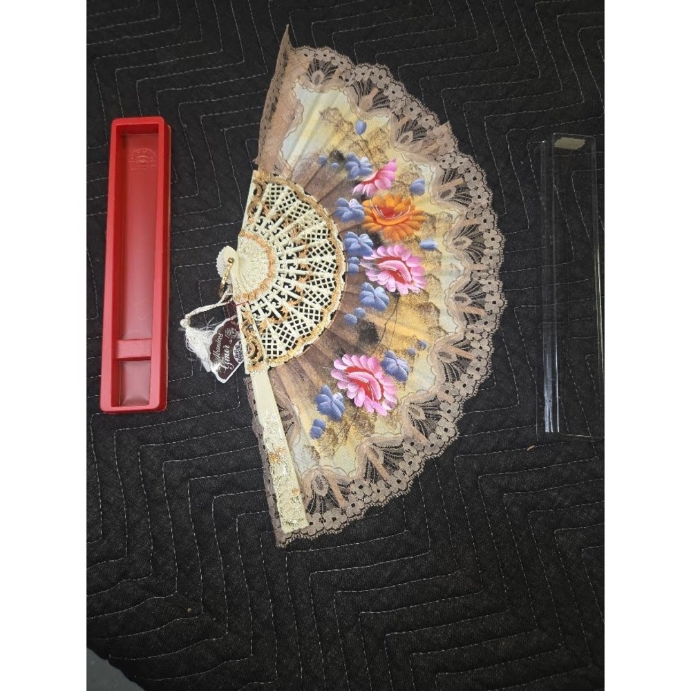 Giner Spanish Hand Fan Floral Lace Gold Accents Tassel with Box - Picture 2 of 8